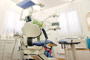 Foto von Behandlungsraum - Therapiezentrum Zahn & Mensch in Merenscchwand